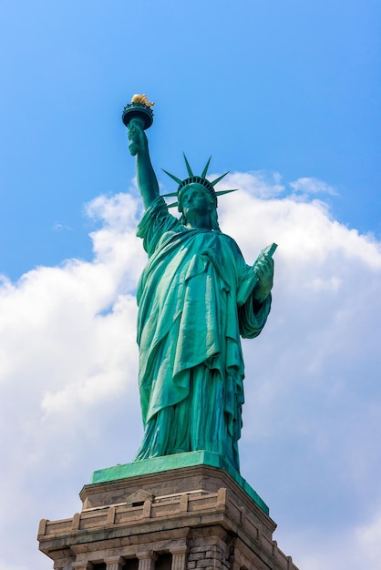 Vista desde la parte inferior de la Estatua de la Libertad en la Ciudad de Nueva York Lugar famoso de América