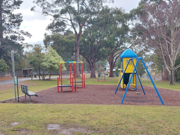 Vista del patio de juegos en el parque