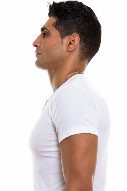 Vista de perfil del joven persa musculoso