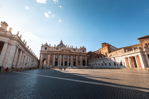 Vista de la Piazza San Pietro (Plaza de San Pedro) en la Ciudad del Vaticano.