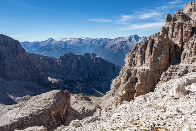Vista de los picos de las montañas Brenta Dolomitas Trentino Italia
