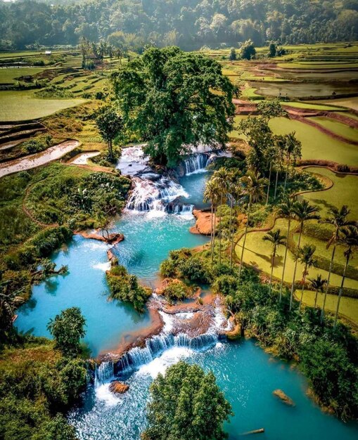 Foto vista de la piscina desde un ángulo alto