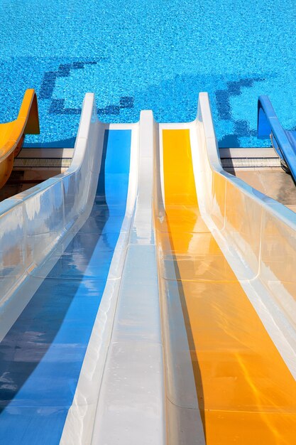 Foto vista de la piscina desde un ángulo alto