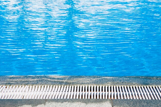 Vista de la piscina desde un ángulo alto