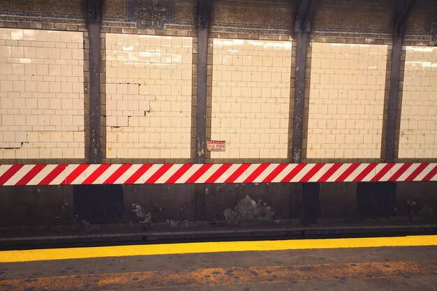 Foto vista de la plataforma de la estación de tren