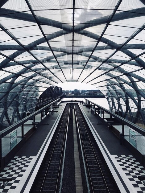 Vista de la plataforma de la estación de tren