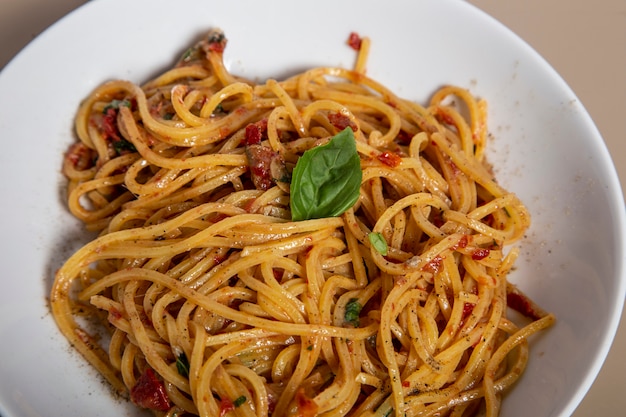 Vista del plato típico de pasta de la isla de Ischia. Imagen de iaslada.