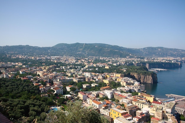 vista de la playa del acantilado de Sorento Italia