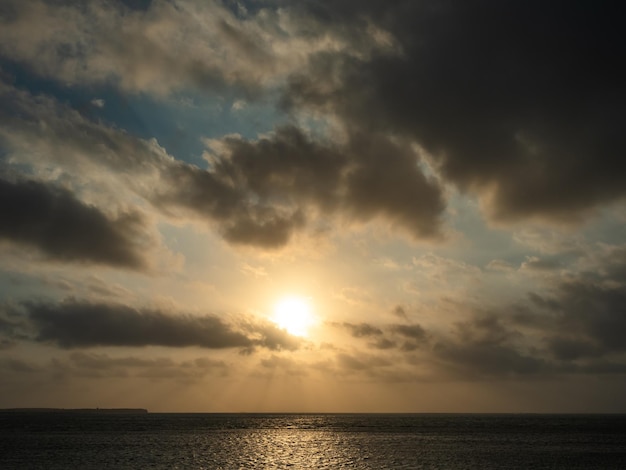 vista a la playa al amanecer