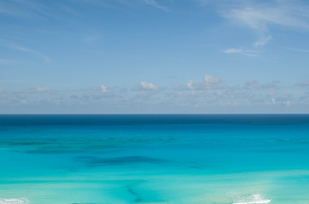 Vista de la playa de Cancún, horizonte