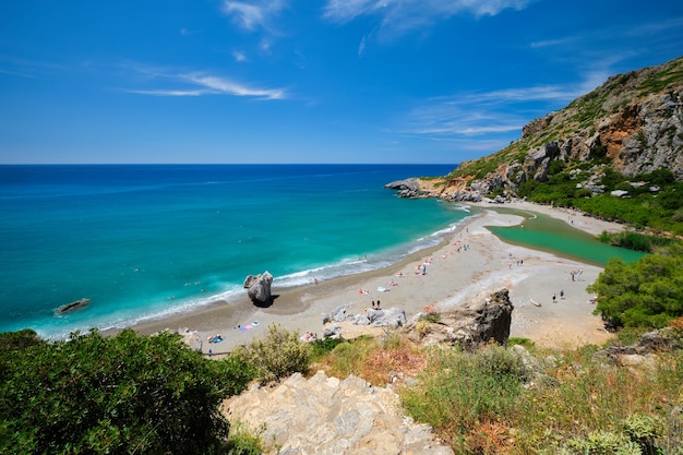 Vista de la playa de preveli en la isla de creta en grecia