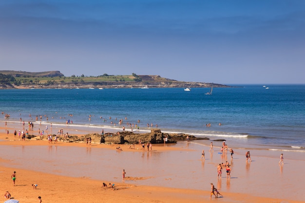 Vista de la playa del sardinero en santander.