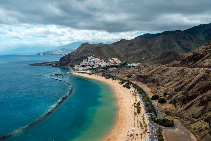 Foto vista de la playa de las teresitas, tenerife