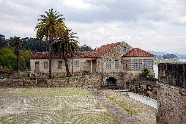 Vista de la plaza del castillo de Salvaterra de Miño