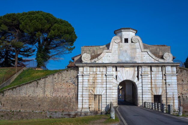 Foto vista de la porta aquileia palmanova