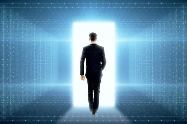 Vista posterior del hombre joven que camina hacia el mundo del metaverso sobre un fondo brillante metatecnología y concepto de innovación