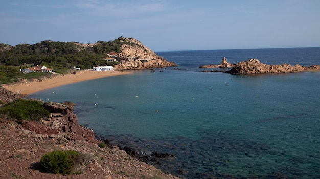 Vista principal da praia de Pregonda, um dos lugares mais bonitos da Espanha das Ilhas Baleares de Menorca