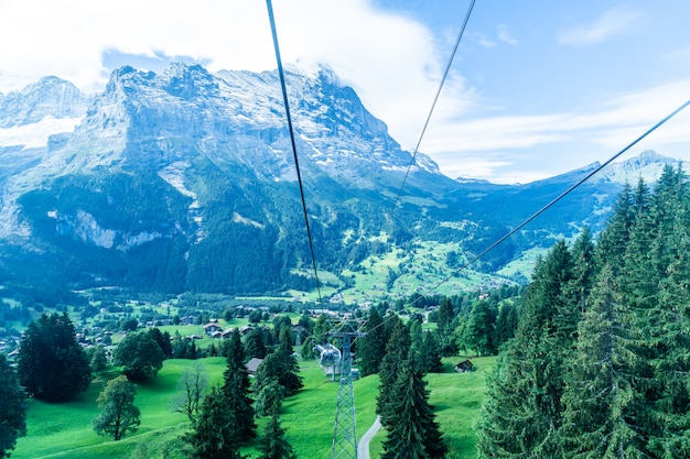 Vista del pueblo de Grindelwald desde el teleférico