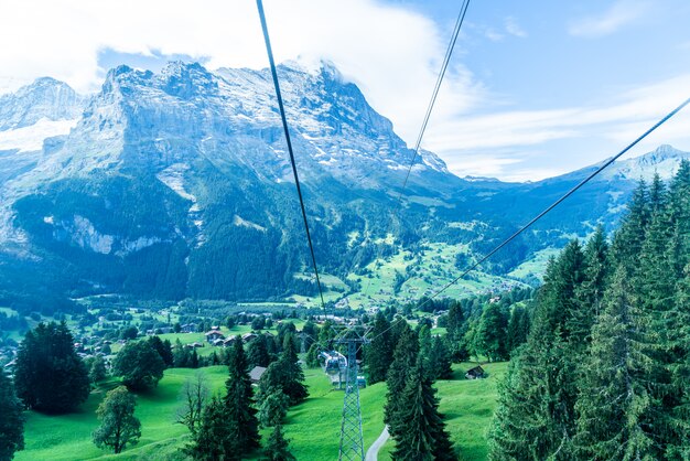 Vista del pueblo de Grindelwald desde el teleférico