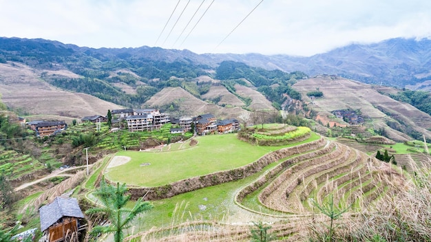 Vista del pueblo y del mirador Buddha Peak