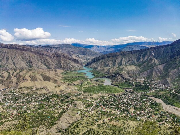 Vista del pueblo de montaña de Gunib Daguestán Rusia junio de 2021