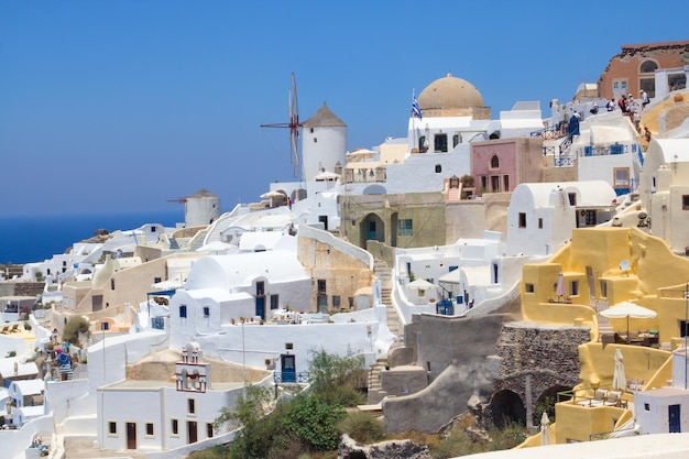 Vista del pueblo de Oia en la isla de Santorini en Grecia