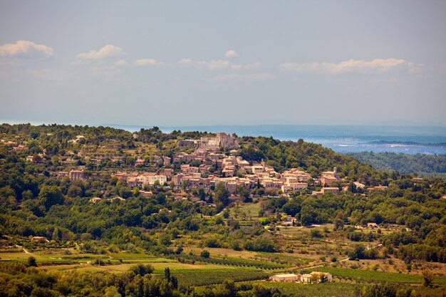 Vista de un pueblo en Provenza Sur de Francia