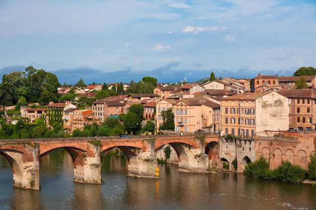 Vista del puente de agosto en Albi Francia