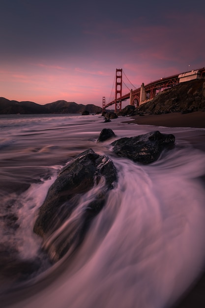 Foto vista desde el puente golden gate en la playa de marshall en san francisco, california