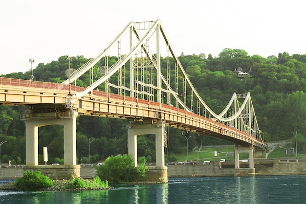 Vista del puente moderno