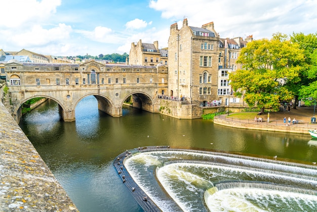 Vista del puente Pulteney en Inglaterra