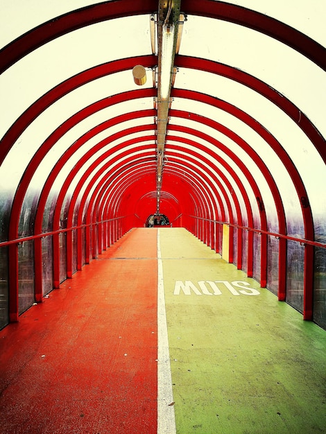 Foto vista del puente rojo