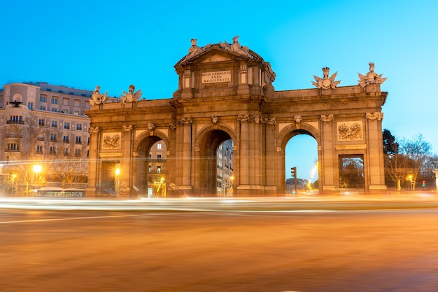 Vista de la Puerta de Alcalá, uno de los símbolos de la ciudad de Madrid en España.