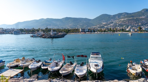 Vista del puerto de Alanya y la costa turca