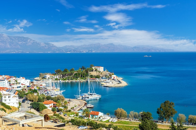 Vista del puerto de Datca. Datca es un destino turístico más popular en Turquía.