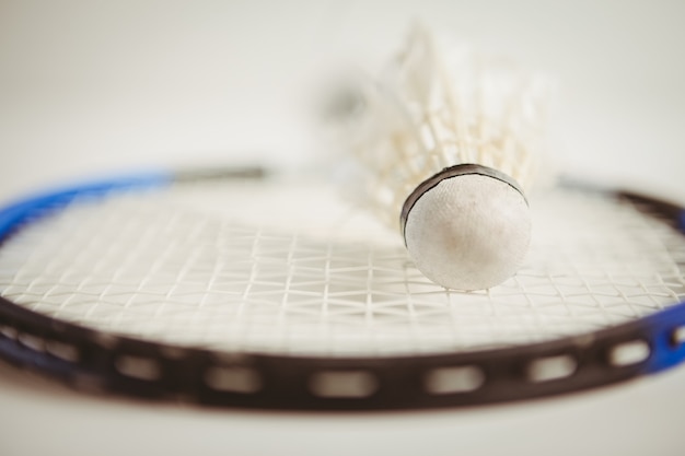 Vista de raqueta de bádminton y volante