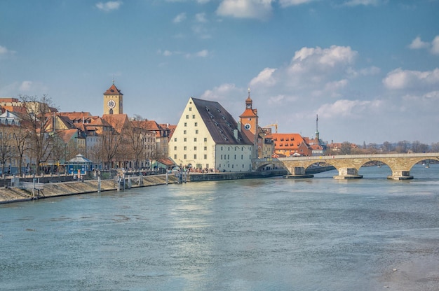 Vista de Ratisbona con el río Danubio en Alemania