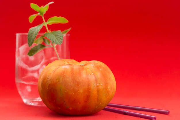 Vista refrescante de un tomate raf