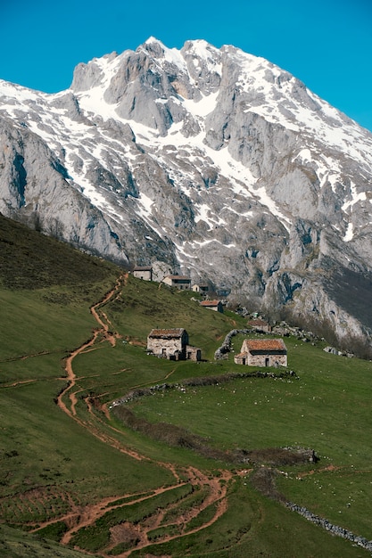 Vista de un refugio de montaña