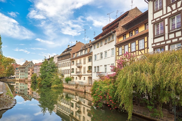 Vista de una región en Estrasburgo Francia conocida como Petite France