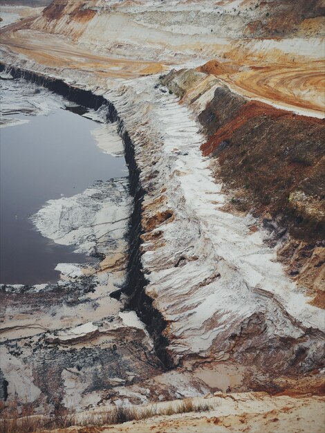 Foto vista del río desde un ángulo alto