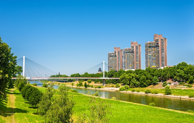 Vista del río Neckar en Mannheim - Alemania