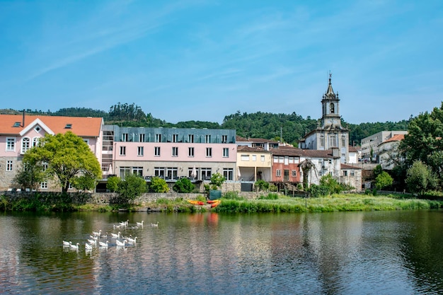 Vista del río Vez en Arcos de Valdevez Portugal