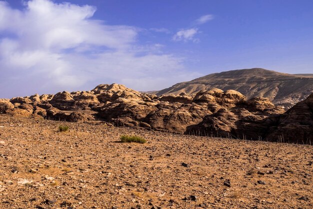 Vista de rocas y montañas en Petra Jordan