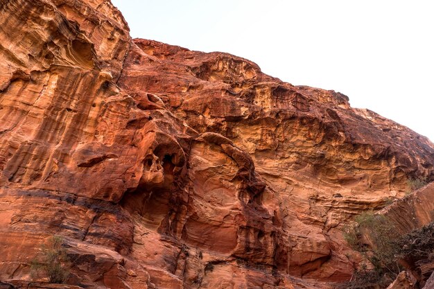 Vista de rocas y montañas en Petra Jordan