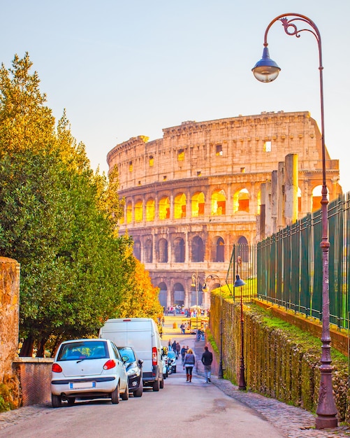 Vista romana con el Coliseo, Roma, Italia