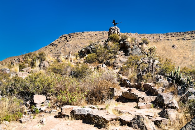 Foto vista de las ruinas preincas de chivay en el cañón del colca en perú