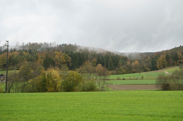 Vista rural e montanha na suíça