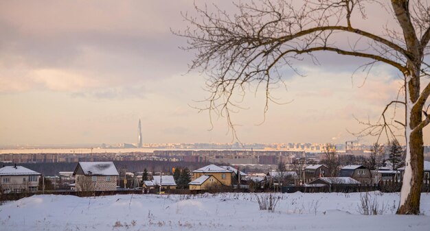 Vista de San Petersburgo y el Centro Lakhta en invierno desde Anninsky Heights