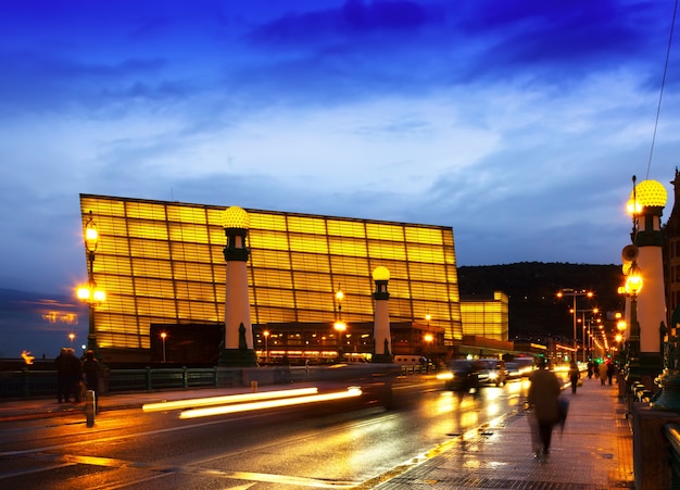 Vista de Sant Sebastian. Centro de Congresos Kursaal por la tarde